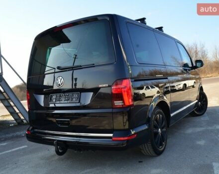 Чорний Фольксваген Мультиван, об'ємом двигуна 2 л та пробігом 216 тис. км за 41555 $, фото 30 на Automoto.ua