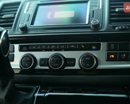 Чорний Фольксваген Мультиван, об'ємом двигуна 2 л та пробігом 265 тис. км за 45000 $, фото 34 на Automoto.ua