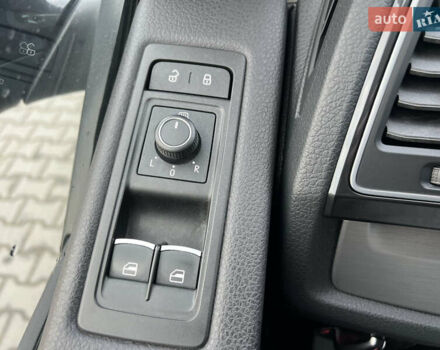 Черный Фольксваген Мультиван, объемом двигателя 2 л и пробегом 270 тыс. км за 31999 $, фото 41 на Automoto.ua