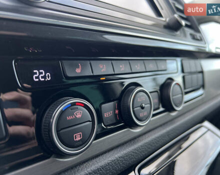 Черный Фольксваген Мультиван, объемом двигателя 2 л и пробегом 270 тыс. км за 31999 $, фото 34 на Automoto.ua