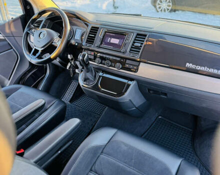 Чорний Фольксваген Мультиван, об'ємом двигуна 2 л та пробігом 105 тис. км за 38500 $, фото 26 на Automoto.ua