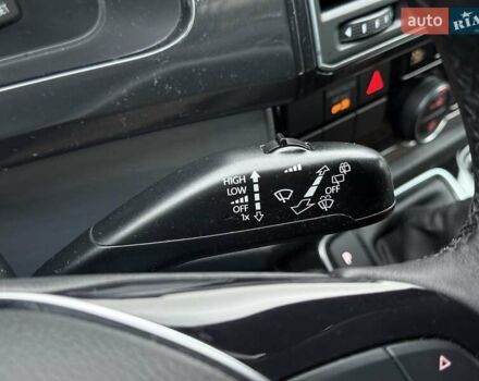 Черный Фольксваген Мультиван, объемом двигателя 1.97 л и пробегом 300 тыс. км за 32499 $, фото 44 на Automoto.ua