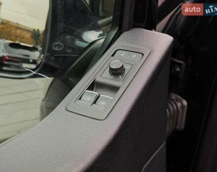 Черный Фольксваген Мультиван, объемом двигателя 1.97 л и пробегом 300 тыс. км за 32499 $, фото 23 на Automoto.ua