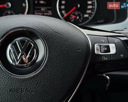 Черный Фольксваген Мультиван, объемом двигателя 1.97 л и пробегом 300 тыс. км за 32499 $, фото 42 на Automoto.ua