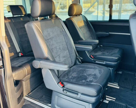 Чорний Фольксваген Мультиван, об'ємом двигуна 2 л та пробігом 105 тис. км за 38500 $, фото 6 на Automoto.ua