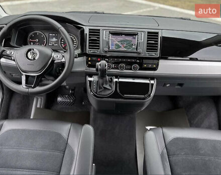Черный Фольксваген Мультиван, объемом двигателя 2 л и пробегом 104 тыс. км за 50000 $, фото 23 на Automoto.ua
