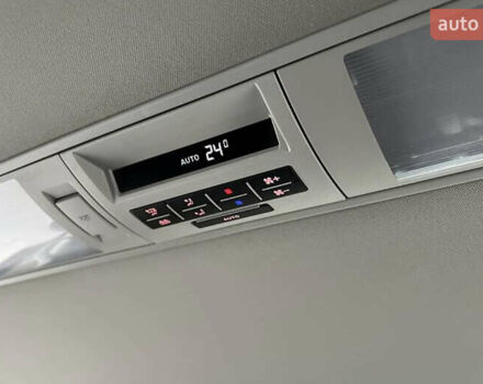 Черный Фольксваген Мультиван, объемом двигателя 2 л и пробегом 104 тыс. км за 50000 $, фото 5 на Automoto.ua