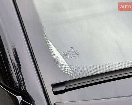 Черный Фольксваген Мультиван, объемом двигателя 2 л и пробегом 104 тыс. км за 50000 $, фото 20 на Automoto.ua