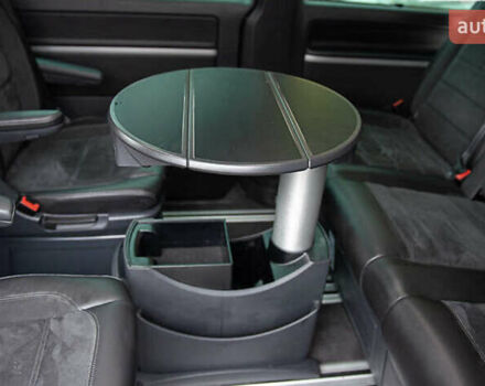 Черный Фольксваген Мультиван, объемом двигателя 2 л и пробегом 104 тыс. км за 50000 $, фото 24 на Automoto.ua