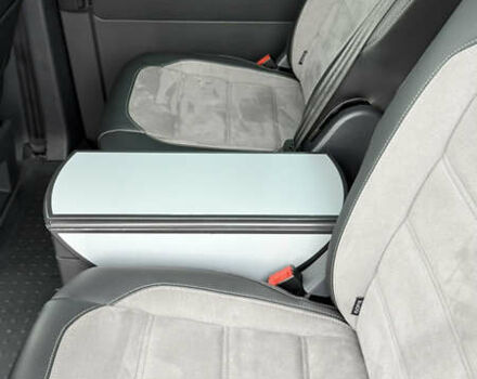 Черный Фольксваген Мультиван, объемом двигателя 1.97 л и пробегом 170 тыс. км за 56500 $, фото 29 на Automoto.ua