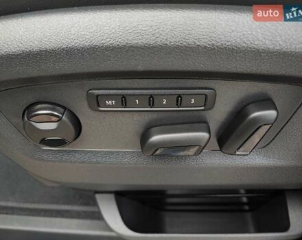 Черный Фольксваген Мультиван, объемом двигателя 2 л и пробегом 59 тыс. км за 73500 $, фото 11 на Automoto.ua