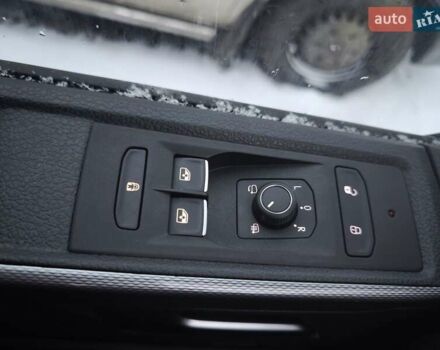 Черный Фольксваген Мультиван, объемом двигателя 1.97 л и пробегом 28 тыс. км за 90000 $, фото 9 на Automoto.ua