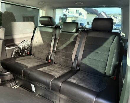 Чорний Фольксваген Мультиван, об'ємом двигуна 2 л та пробігом 175 тис. км за 43229 $, фото 8 на Automoto.ua