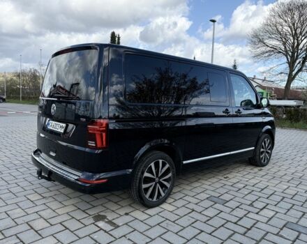 Чорний Фольксваген Мультиван, об'ємом двигуна 2 л та пробігом 175 тис. км за 43229 $, фото 4 на Automoto.ua