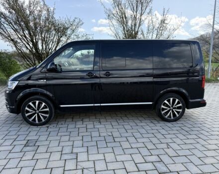 Чорний Фольксваген Мультиван, об'ємом двигуна 2 л та пробігом 175 тис. км за 43229 $, фото 2 на Automoto.ua