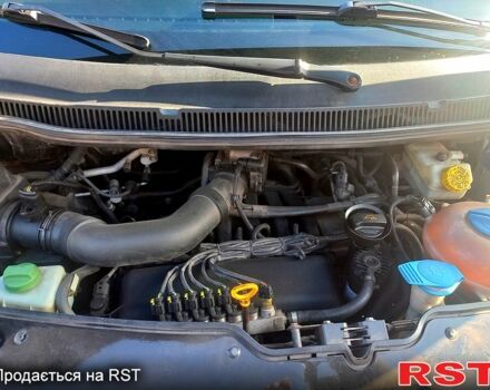 Черный Фольксваген Мультиван, объемом двигателя 3.2 л и пробегом 280 тыс. км за 14000 $, фото 11 на Automoto.ua