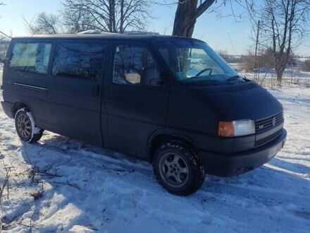 Черный Фольксваген Мультиван, объемом двигателя 2.4 л и пробегом 400 тыс. км за 2700 $, фото 1 на Automoto.ua