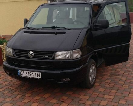 Черный Фольксваген Мультиван, объемом двигателя 2.5 л и пробегом 333 тыс. км за 11500 $, фото 1 на Automoto.ua