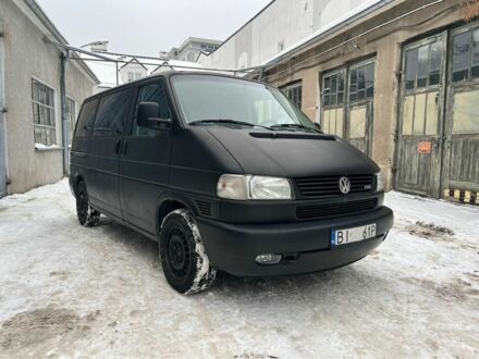 Черный Фольксваген Мультиван, объемом двигателя 2.5 л и пробегом 209 тыс. км за 3150 $, фото 1 на Automoto.ua