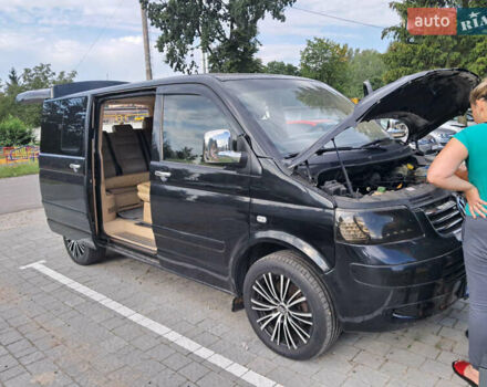 Черный Фольксваген Мультиван, объемом двигателя 2.46 л и пробегом 176 тыс. км за 15000 $, фото 1 на Automoto.ua