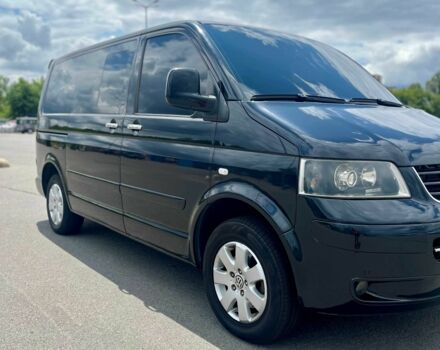 Черный Фольксваген Мультиван, объемом двигателя 2.5 л и пробегом 310 тыс. км за 13000 $, фото 1 на Automoto.ua