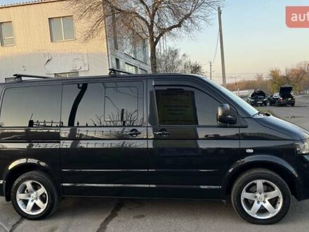 Черный Фольксваген Мультиван, объемом двигателя 2.5 л и пробегом 377 тыс. км за 11990 $, фото 1 на Automoto.ua