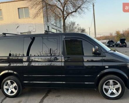 Черный Фольксваген Мультиван, объемом двигателя 2.5 л и пробегом 377 тыс. км за 11990 $, фото 1 на Automoto.ua