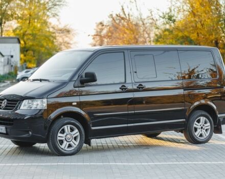 Черный Фольксваген Мультиван, объемом двигателя 0 л и пробегом 201 тыс. км за 14000 $, фото 1 на Automoto.ua