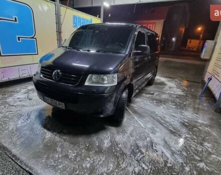Черный Фольксваген Мультиван, объемом двигателя 2.5 л и пробегом 290 тыс. км за 13500 $, фото 1 на Automoto.ua