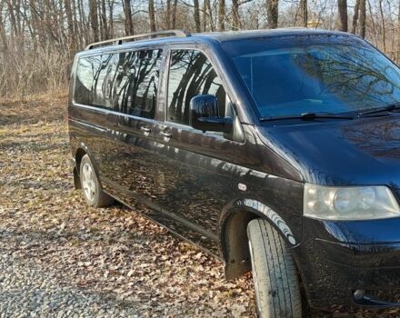 Черный Фольксваген Мультиван, объемом двигателя 2.5 л и пробегом 368 тыс. км за 15300 $, фото 1 на Automoto.ua