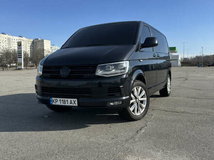 Черный Фольксваген Мультиван, объемом двигателя 2.46 л и пробегом 327 тыс. км за 17500 $, фото 1 на Automoto.ua