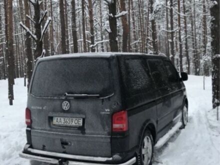 Черный Фольксваген Мультиван, объемом двигателя 3.2 л и пробегом 220 тыс. км за 20747 $, фото 1 на Automoto.ua