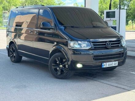 Черный Фольксваген Мультиван, объемом двигателя 2 л и пробегом 241 тыс. км за 23974 $, фото 1 на Automoto.ua