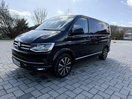 Чорний Фольксваген Мультиван, об'ємом двигуна 2 л та пробігом 175 тис. км за 43229 $, фото 1 на Automoto.ua
