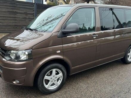 Коричневый Фольксваген Мультиван, объемом двигателя 2 л и пробегом 290 тыс. км за 8200 $, фото 1 на Automoto.ua