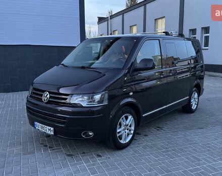 Коричневий Фольксваген Мультиван, об'ємом двигуна 2 л та пробігом 225 тис. км за 20000 $, фото 1 на Automoto.ua