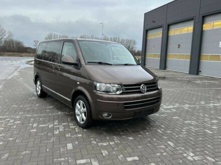 Коричневый Фольксваген Мультиван, объемом двигателя 2 л и пробегом 245 тыс. км за 8300 $, фото 1 на Automoto.ua