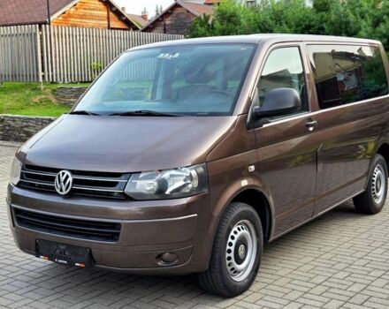 Коричневый Фольксваген Мультиван, объемом двигателя 2 л и пробегом 278 тыс. км за 8000 $, фото 1 на Automoto.ua