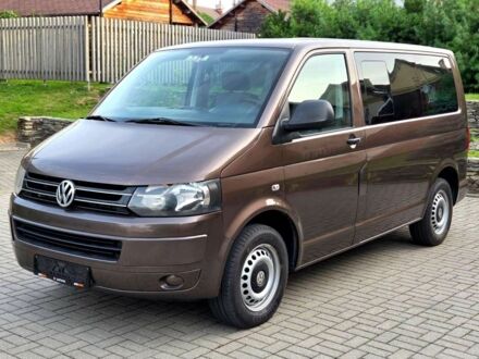 Коричневий Фольксваген Мультиван, об'ємом двигуна 2 л та пробігом 278 тис. км за 8000 $, фото 1 на Automoto.ua