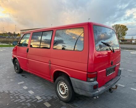 Красный Фольксваген Мультиван, объемом двигателя 2.5 л и пробегом 320 тыс. км за 3700 $, фото 3 на Automoto.ua