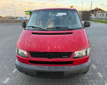 Красный Фольксваген Мультиван, объемом двигателя 2.5 л и пробегом 320 тыс. км за 3700 $, фото 5 на Automoto.ua