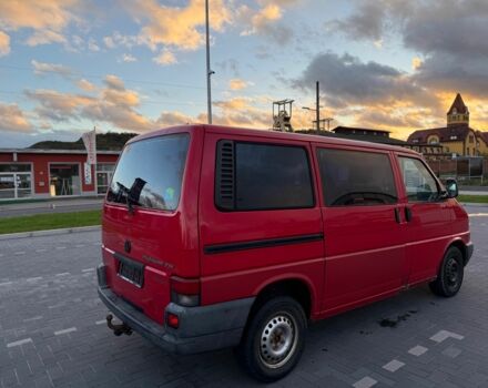 Красный Фольксваген Мультиван, объемом двигателя 2.5 л и пробегом 320 тыс. км за 3700 $, фото 4 на Automoto.ua