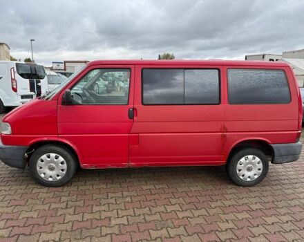 Красный Фольксваген Мультиван, объемом двигателя 2.5 л и пробегом 320 тыс. км за 3700 $, фото 1 на Automoto.ua