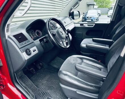 Червоний Фольксваген Мультиван, об'ємом двигуна 2 л та пробігом 203 тис. км за 8750 $, фото 14 на Automoto.ua