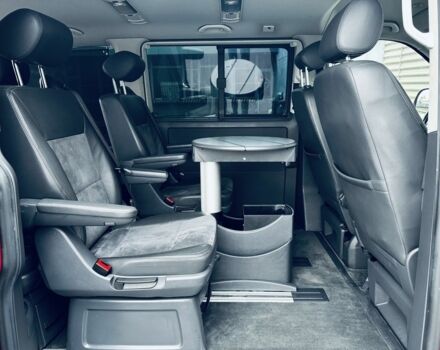 Червоний Фольксваген Мультиван, об'ємом двигуна 2 л та пробігом 203 тис. км за 8750 $, фото 16 на Automoto.ua