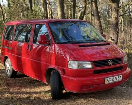 Красный Фольксваген Мультиван, объемом двигателя 2.5 л и пробегом 474 тыс. км за 8000 $, фото 1 на Automoto.ua