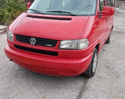 Красный Фольксваген Мультиван, объемом двигателя 2.5 л и пробегом 460 тыс. км за 2800 $, фото 1 на Automoto.ua