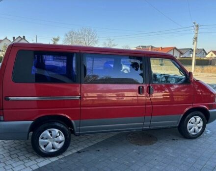 Красный Фольксваген Мультиван, объемом двигателя 2.5 л и пробегом 286 тыс. км за 2092 $, фото 1 на Automoto.ua