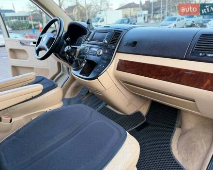 Жовтий Фольксваген Мультиван, об'ємом двигуна 2.5 л та пробігом 370 тис. км за 10999 $, фото 30 на Automoto.ua