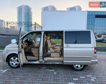 Жовтий Фольксваген Мультиван, об'ємом двигуна 2.5 л та пробігом 370 тис. км за 10999 $, фото 18 на Automoto.ua